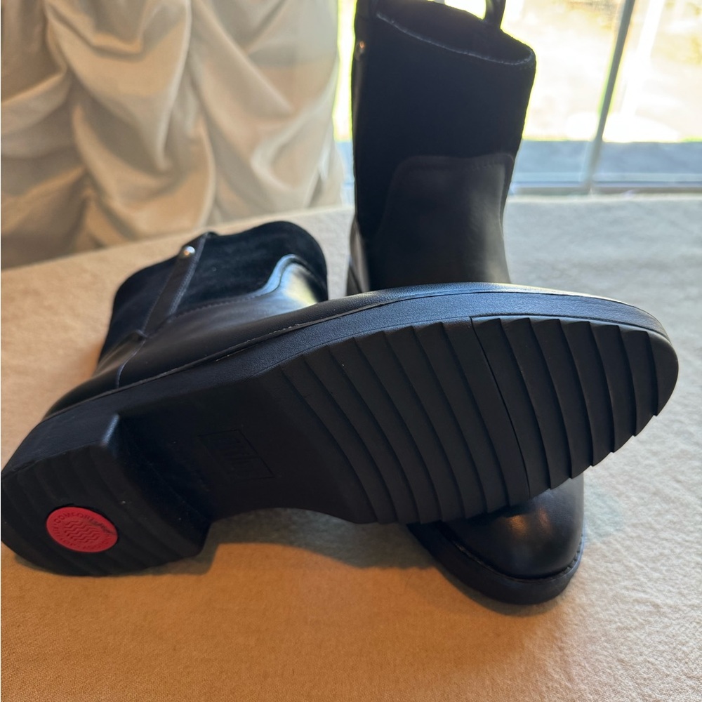 Fitflop Signey Leather Ankle Boots. Black size 8. Never worn! Free Shipping